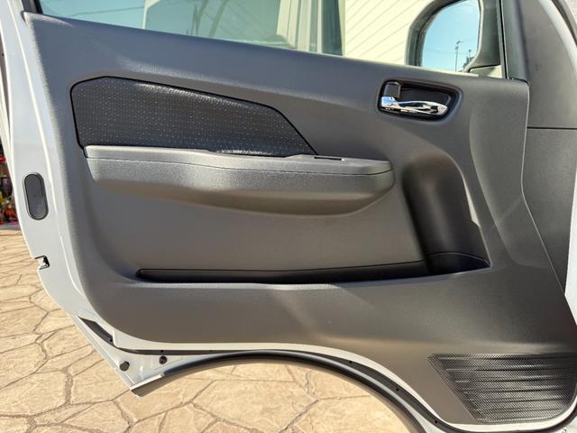 キャラバン ロンググランドプレミアムGX 登録済未使用車! デジタルインナーミラー アラウンドビューモニター 左側パワースライドドア イージークローザー クリアランスソナー LEDヘッドライト ヒートアップスイッチ スペアタイヤ(57枚目)