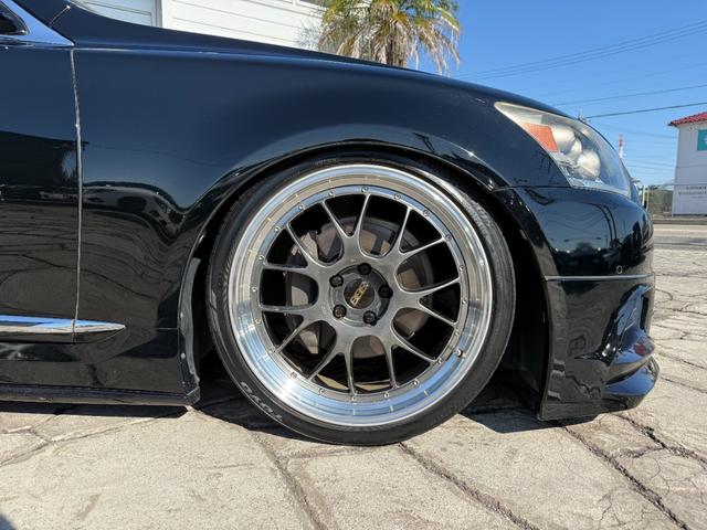 ＬＳ ＬＳ４６０　バージョンＣ　ＢＢＳ２１インチＡＷ　ＷＡＬＤエアロ（Ｆ／Ｓ／Ｒ）　黒革シート　エアサスコントローラー　ブラインドスポットモニター　シートヒーター／エアコン　バックカメラ　電動リアシェード　パワートランク　ＥＴＣ（19枚目）