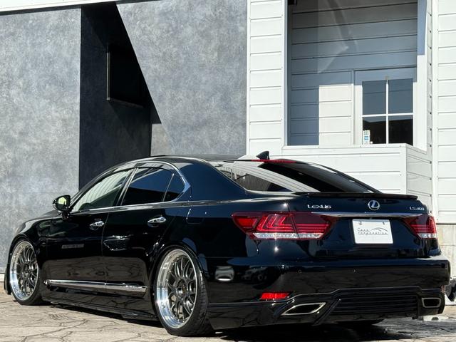 ＬＳ ＬＳ４６０　バージョンＣ　ＢＢＳ２１インチＡＷ　ＷＡＬＤエアロ（Ｆ／Ｓ／Ｒ）　黒革シート　エアサスコントローラー　ブラインドスポットモニター　シートヒーター／エアコン　バックカメラ　電動リアシェード　パワートランク　ＥＴＣ（21枚目）