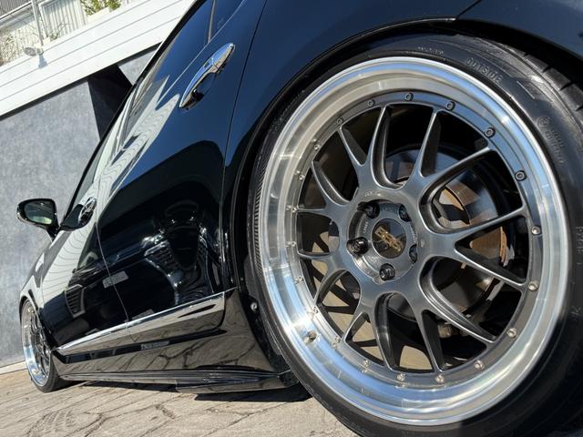 ＬＳ ＬＳ４６０　バージョンＣ　ＢＢＳ２１インチＡＷ　ＷＡＬＤエアロ（Ｆ／Ｓ／Ｒ）　黒革シート　エアサスコントローラー　ブラインドスポットモニター　シートヒーター／エアコン　バックカメラ　電動リアシェード　パワートランク　ＥＴＣ（24枚目）