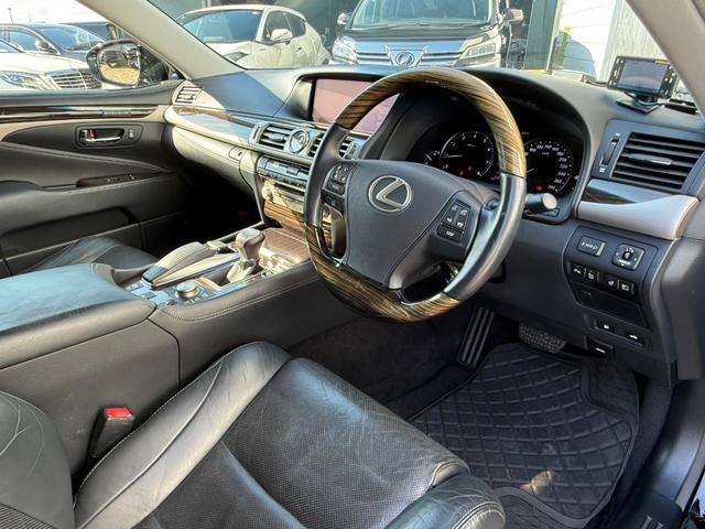 ＬＳ ＬＳ４６０　バージョンＣ　ＢＢＳ２１インチＡＷ　ＷＡＬＤエアロ（Ｆ／Ｓ／Ｒ）　黒革シート　エアサスコントローラー　ブラインドスポットモニター　シートヒーター／エアコン　バックカメラ　電動リアシェード　パワートランク　ＥＴＣ（33枚目）