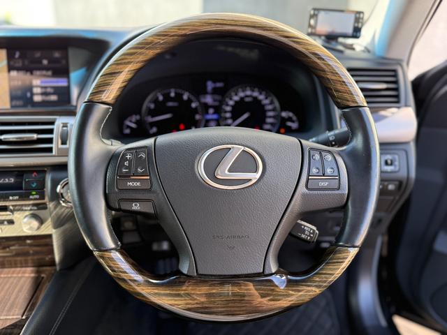 ＬＳ ＬＳ４６０　バージョンＣ　ＢＢＳ２１インチＡＷ　ＷＡＬＤエアロ（Ｆ／Ｓ／Ｒ）　黒革シート　エアサスコントローラー　ブラインドスポットモニター　シートヒーター／エアコン　バックカメラ　電動リアシェード　パワートランク　ＥＴＣ（34枚目）