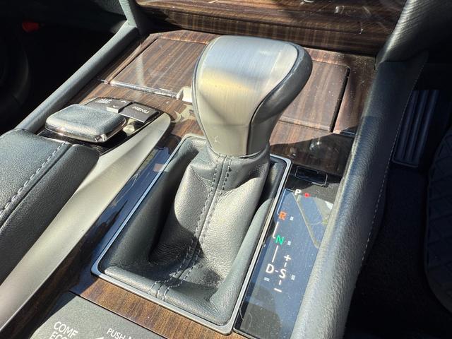 ＬＳ ＬＳ４６０　バージョンＣ　ＢＢＳ２１インチＡＷ　ＷＡＬＤエアロ（Ｆ／Ｓ／Ｒ）　黒革シート　エアサスコントローラー　ブラインドスポットモニター　シートヒーター／エアコン　バックカメラ　電動リアシェード　パワートランク　ＥＴＣ（45枚目）