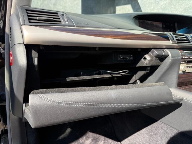 ＬＳ ＬＳ４６０　バージョンＣ　ＢＢＳ２１インチＡＷ　ＷＡＬＤエアロ（Ｆ／Ｓ／Ｒ）　黒革シート　エアサスコントローラー　ブラインドスポットモニター　シートヒーター／エアコン　バックカメラ　電動リアシェード　パワートランク　ＥＴＣ（49枚目）