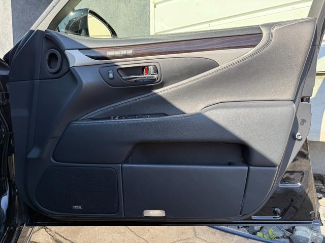 ＬＳ ＬＳ４６０　バージョンＣ　ＢＢＳ２１インチＡＷ　ＷＡＬＤエアロ（Ｆ／Ｓ／Ｒ）　黒革シート　エアサスコントローラー　ブラインドスポットモニター　シートヒーター／エアコン　バックカメラ　電動リアシェード　パワートランク　ＥＴＣ（56枚目）