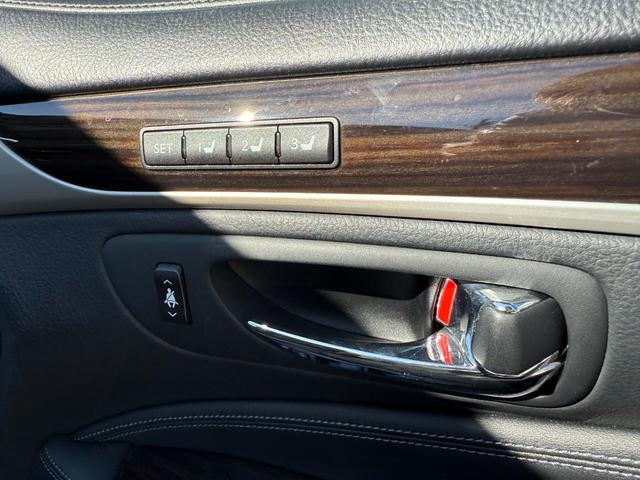 ＬＳ ＬＳ４６０　バージョンＣ　ＢＢＳ２１インチＡＷ　ＷＡＬＤエアロ（Ｆ／Ｓ／Ｒ）　黒革シート　エアサスコントローラー　ブラインドスポットモニター　シートヒーター／エアコン　バックカメラ　電動リアシェード　パワートランク　ＥＴＣ（57枚目）