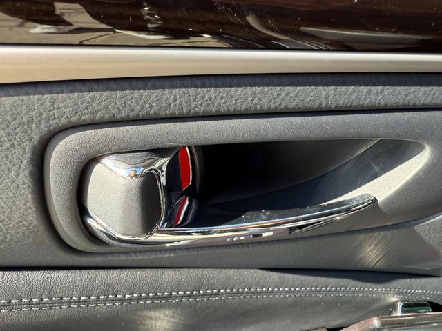 ＬＳ ＬＳ４６０　バージョンＣ　ＢＢＳ２１インチＡＷ　ＷＡＬＤエアロ（Ｆ／Ｓ／Ｒ）　黒革シート　エアサスコントローラー　ブラインドスポットモニター　シートヒーター／エアコン　バックカメラ　電動リアシェード　パワートランク　ＥＴＣ（75枚目）