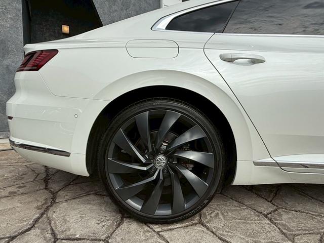 アルテオン ＴＳＩ　４モーション　Ｒラインアドバンス　ナビ　フルセグテレビ　パノラミックビューモニター　ＬＥＤヘッドライト　純正２０インチアルミホイール　アンビエントライト　パワーリアゲート　シートヒーター　ヘッドアップディスプレイ　オールインセーフティ（25枚目）