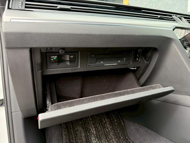 アルテオン ＴＳＩ　４モーション　Ｒラインアドバンス　ナビ　フルセグテレビ　パノラミックビューモニター　ＬＥＤヘッドライト　純正２０インチアルミホイール　アンビエントライト　パワーリアゲート　シートヒーター　ヘッドアップディスプレイ　オールインセーフティ（27枚目）