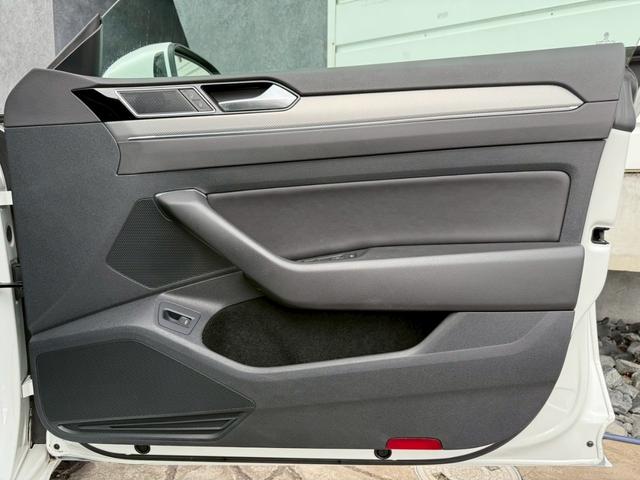 アルテオン ＴＳＩ　４モーション　Ｒラインアドバンス　ナビ　フルセグテレビ　パノラミックビューモニター　ＬＥＤヘッドライト　純正２０インチアルミホイール　アンビエントライト　パワーリアゲート　シートヒーター　ヘッドアップディスプレイ　オールインセーフティ（28枚目）