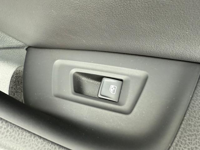 アルテオン ＴＳＩ　４モーション　Ｒラインアドバンス　ナビ　フルセグテレビ　パノラミックビューモニター　ＬＥＤヘッドライト　純正２０インチアルミホイール　アンビエントライト　パワーリアゲート　シートヒーター　ヘッドアップディスプレイ　オールインセーフティ（30枚目）