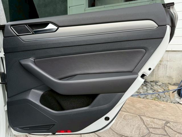 アルテオン ＴＳＩ　４モーション　Ｒラインアドバンス　ナビ　フルセグテレビ　パノラミックビューモニター　ＬＥＤヘッドライト　純正２０インチアルミホイール　アンビエントライト　パワーリアゲート　シートヒーター　ヘッドアップディスプレイ　オールインセーフティ（43枚目）