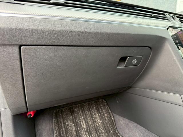 アルテオン ＴＳＩ　４モーション　Ｒラインアドバンス　ナビ　フルセグテレビ　パノラミックビューモニター　ＬＥＤヘッドライト　純正２０インチアルミホイール　アンビエントライト　パワーリアゲート　シートヒーター　ヘッドアップディスプレイ　オールインセーフティ（54枚目）