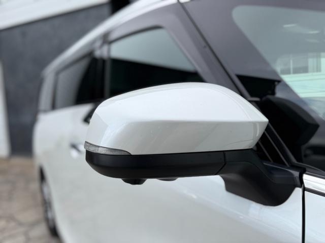 アルファード Ｚ　左右独立ムーンルーフ　１３．２型後席ディスプレイオーディオ　スペアタイヤ　パノラミックビューモニター　１４インチディスプレイオーディオ　ＢＳＭ　黒レザーシート　パワーバックドア　両側パワースライドドア（10枚目）