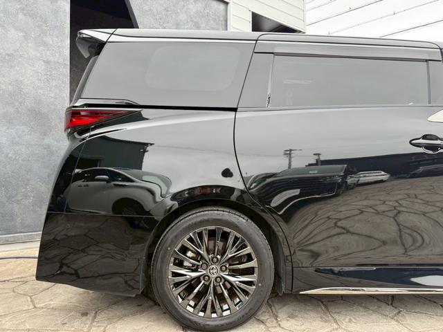 ヴェルファイアハイブリッド Ｚ　プレミア　左右独立ムーンルーフ　ユニバーサルステップ　トヨタチームメイト　純正１４インチナビ　パノラミックビューモニター　ヘッドアップディスプレイ　両側パワースライドドア　純正１９インチＡＷ　ＥＴＣ２．０（17枚目）