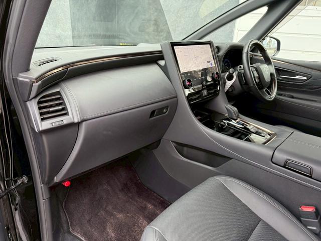 ヴェルファイアハイブリッド Ｚ　プレミア　左右独立ムーンルーフ　ユニバーサルステップ　トヨタチームメイト　純正１４インチナビ　パノラミックビューモニター　ヘッドアップディスプレイ　両側パワースライドドア　純正１９インチＡＷ　ＥＴＣ２．０（32枚目）