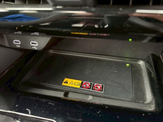 ヴェルファイアハイブリッド Ｚ　プレミア　左右独立ムーンルーフ　ユニバーサルステップ　トヨタチームメイト　純正１４インチナビ　パノラミックビューモニター　ヘッドアップディスプレイ　両側パワースライドドア　純正１９インチＡＷ　ＥＴＣ２．０（39枚目）