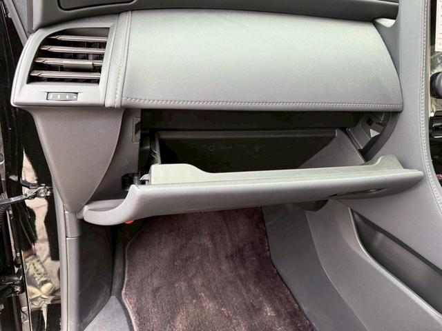 ヴェルファイアハイブリッド Ｚ　プレミア　左右独立ムーンルーフ　ユニバーサルステップ　トヨタチームメイト　純正１４インチナビ　パノラミックビューモニター　ヘッドアップディスプレイ　両側パワースライドドア　純正１９インチＡＷ　ＥＴＣ２．０（41枚目）