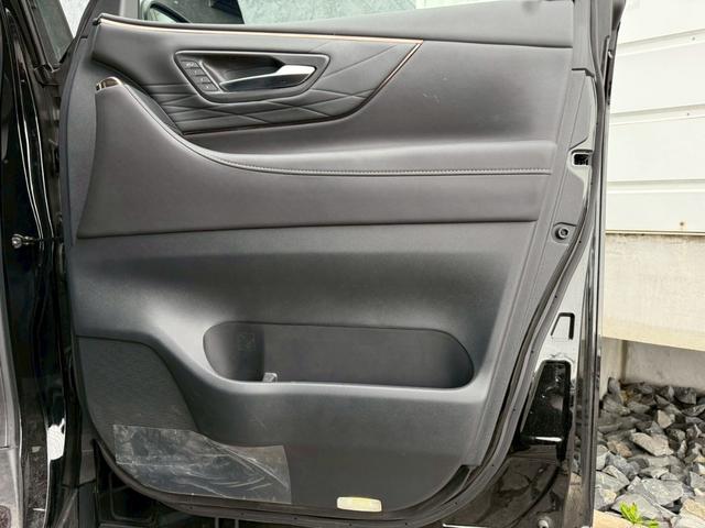 ヴェルファイアハイブリッド Ｚ　プレミア　左右独立ムーンルーフ　ユニバーサルステップ　トヨタチームメイト　純正１４インチナビ　パノラミックビューモニター　ヘッドアップディスプレイ　両側パワースライドドア　純正１９インチＡＷ　ＥＴＣ２．０（45枚目）