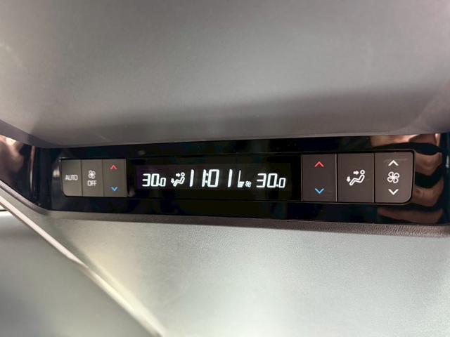 ヴェルファイアハイブリッド Ｚ　プレミア　左右独立ムーンルーフ　ユニバーサルステップ　トヨタチームメイト　純正１４インチナビ　パノラミックビューモニター　ヘッドアップディスプレイ　両側パワースライドドア　純正１９インチＡＷ　ＥＴＣ２．０（61枚目）