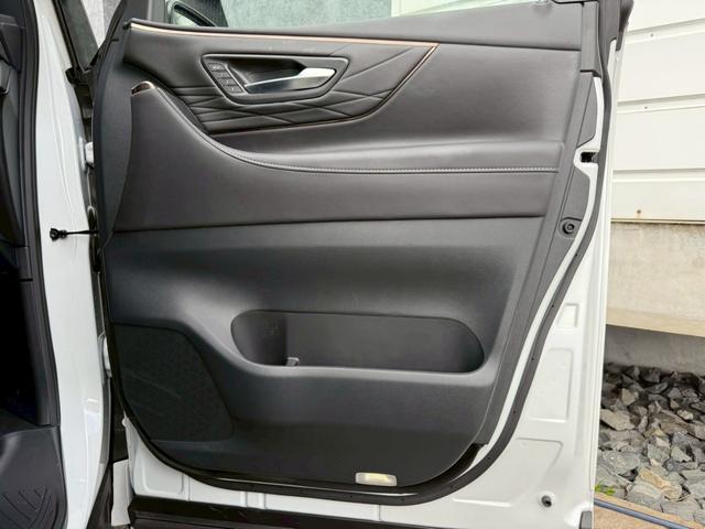 アルファード Ｚ　ＭＯＤＥＬＬＩＳＴＡエアロ（Ｆ／Ｓ／Ｒ）ユニバーサルサイドステップ　トヨタチームメイトデジタルインナーミラー　後席フリップダウンモニター　左右独立ムーンルーフ　パノラミックビューモニター　ＨＵＤ（46枚目）