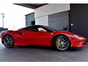 488GTBの後継モデルとして誕生。エクステリアに「ROSSO CORSA」を選択。ルーフにOPとなるネロのツートンボディワークが選択される事で大変お洒落な一台となっております。