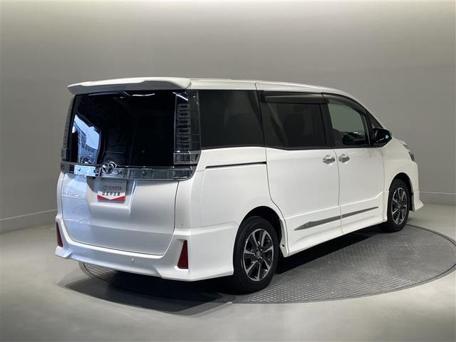 ヴォクシー ＺＳ　煌ＩＩＩ　プリクラッシュ　スマートキ　横滑り防止装置　ナビＴＶ　アルミ　三列シート　ＷＡＣ　オートエアコン　キーレス　ＥＴＣ装備　パワステ　メモリナビ　クルコン　ＬＥＤヘッドライト　ＡＢＳ　ＡＵＸ　１オーナー車（4枚目）