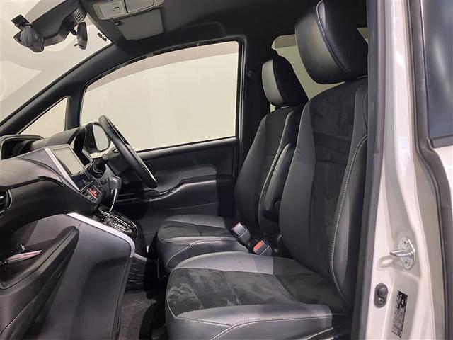 ヴォクシー ＺＳ　煌ＩＩＩ　プリクラッシュ　スマートキ　横滑り防止装置　ナビＴＶ　アルミ　三列シート　ＷＡＣ　オートエアコン　キーレス　ＥＴＣ装備　パワステ　メモリナビ　クルコン　ＬＥＤヘッドライト　ＡＢＳ　ＡＵＸ　１オーナー車（6枚目）