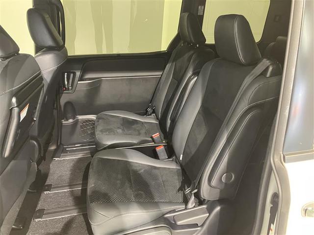 ヴォクシー ＺＳ　煌ＩＩＩ　プリクラッシュ　スマートキ　横滑り防止装置　ナビＴＶ　アルミ　三列シート　ＷＡＣ　オートエアコン　キーレス　ＥＴＣ装備　パワステ　メモリナビ　クルコン　ＬＥＤヘッドライト　ＡＢＳ　ＡＵＸ　１オーナー車（7枚目）