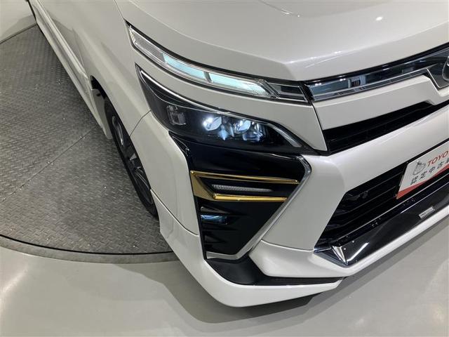 ヴォクシー ＺＳ　煌ＩＩＩ　プリクラッシュ　スマートキ　横滑り防止装置　ナビＴＶ　アルミ　三列シート　ＷＡＣ　オートエアコン　キーレス　ＥＴＣ装備　パワステ　メモリナビ　クルコン　ＬＥＤヘッドライト　ＡＢＳ　ＡＵＸ　１オーナー車（10枚目）