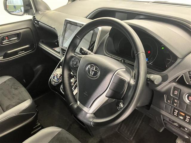 ヴォクシー ＺＳ　煌ＩＩＩ　プリクラッシュ　スマートキ　横滑り防止装置　ナビＴＶ　アルミ　三列シート　ＷＡＣ　オートエアコン　キーレス　ＥＴＣ装備　パワステ　メモリナビ　クルコン　ＬＥＤヘッドライト　ＡＢＳ　ＡＵＸ　１オーナー車（14枚目）