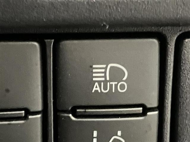 ヴォクシー ＺＳ　煌ＩＩＩ　プリクラッシュ　スマートキ　横滑り防止装置　ナビＴＶ　アルミ　三列シート　ＷＡＣ　オートエアコン　キーレス　ＥＴＣ装備　パワステ　メモリナビ　クルコン　ＬＥＤヘッドライト　ＡＢＳ　ＡＵＸ　１オーナー車（25枚目）