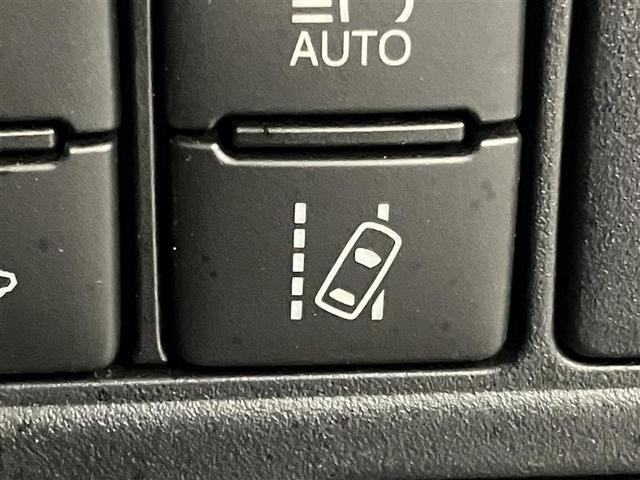 ヴォクシー ＺＳ　煌ＩＩＩ　プリクラッシュ　スマートキ　横滑り防止装置　ナビＴＶ　アルミ　三列シート　ＷＡＣ　オートエアコン　キーレス　ＥＴＣ装備　パワステ　メモリナビ　クルコン　ＬＥＤヘッドライト　ＡＢＳ　ＡＵＸ　１オーナー車（26枚目）