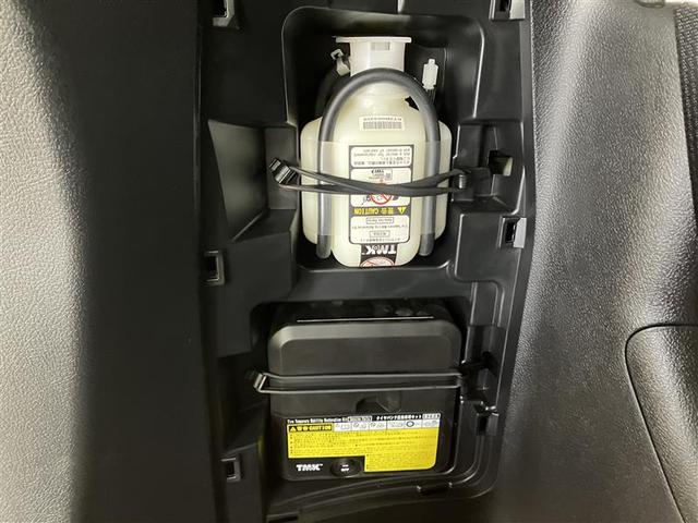 ヴォクシー ＺＳ　煌ＩＩＩ　プリクラッシュ　スマートキ　横滑り防止装置　ナビＴＶ　アルミ　三列シート　ＷＡＣ　オートエアコン　キーレス　ＥＴＣ装備　パワステ　メモリナビ　クルコン　ＬＥＤヘッドライト　ＡＢＳ　ＡＵＸ　１オーナー車（33枚目）