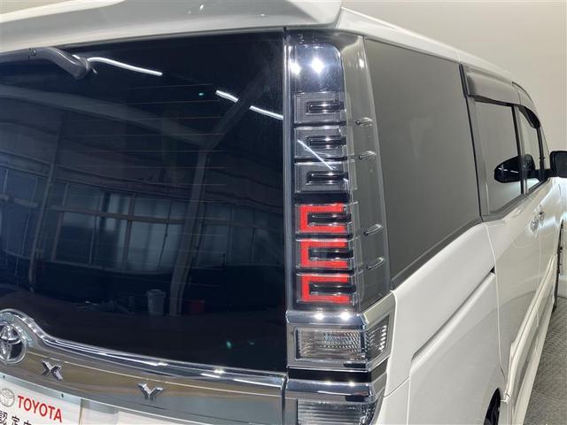 ヴォクシー ＺＳ　煌ＩＩＩ　プリクラッシュ　スマートキ　横滑り防止装置　ナビＴＶ　アルミ　三列シート　ＷＡＣ　オートエアコン　キーレス　ＥＴＣ装備　パワステ　メモリナビ　クルコン　ＬＥＤヘッドライト　ＡＢＳ　ＡＵＸ　１オーナー車（34枚目）