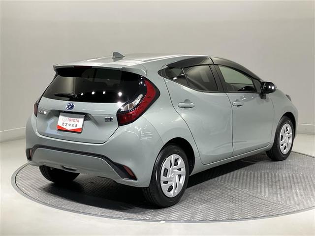 アクア X 踏み間違い防止 100V イモビ ナビ LEDヘッドライト スマートキー 横滑り防止機能 キーレスエントリー オートクルーズ オートエアコン 元試乗車 ETC カーテンエアバッグ DVD再生 ABS(4枚目)