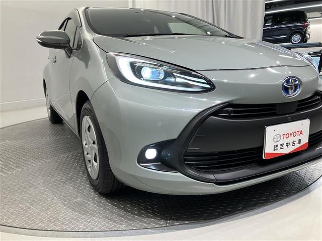 アクア X 踏み間違い防止 100V イモビ ナビ LEDヘッドライト スマートキー 横滑り防止機能 キーレスエントリー オートクルーズ オートエアコン 元試乗車 ETC カーテンエアバッグ DVD再生 ABS(9枚目)