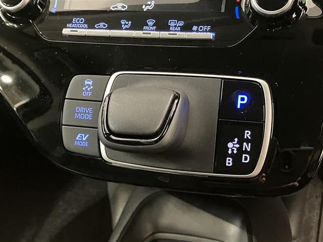 アクア X 踏み間違い防止 100V イモビ ナビ LEDヘッドライト スマートキー 横滑り防止機能 キーレスエントリー オートクルーズ オートエアコン 元試乗車 ETC カーテンエアバッグ DVD再生 ABS(20枚目)