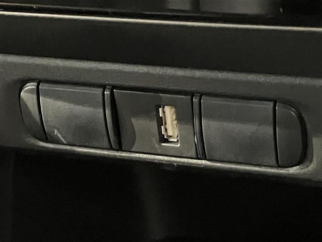 ヤリス ハイブリッドＧ　ＬＥＤライト　フルセグＴＶ　サイドエアバッグ　スマートキ　Ｂモニター　ＥＴＣ車載器　横滑り防止装置　クルコン　パワステ　メモリーナビゲーション　キーフリー　オートエアコン　ナビ＆ＴＶ　ＤＶＤ　ＡＢＳ（19枚目）