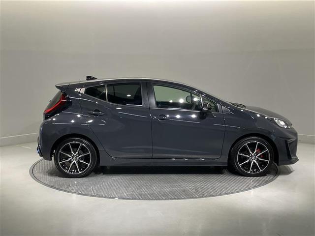 アクア ＧＲスポーツ　スマートキー＆プッシュスタート　ＬＥＤライト　衝突軽減ブレーキ　地デジ　ワンオーナー車　クルコン　メモリナビ　横滑り防止装置　オートエアコン　キーレス　ＥＴＣ　アルミホイール　Ｗエアバッグ　ＡＢＳ（3枚目）