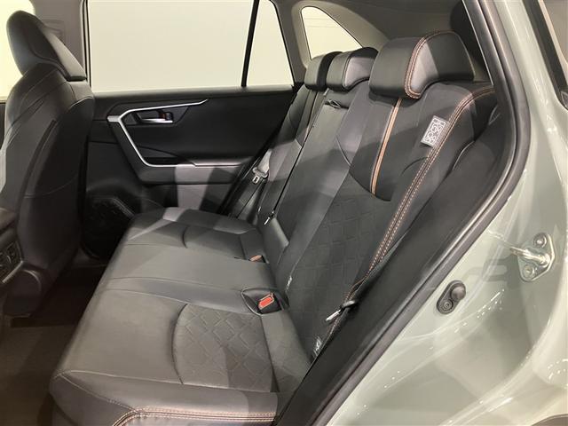ＲＡＶ４ ハイブリッドアドベンチャー　ＬＥＤヘッドライト　エアバッグ　ＡＢＳ　衝突軽減システム　クルーズコントロール　アルミホイール　横滑り防止　ワンオ－ナ－　キーレス　メモリーナビ　スマートキー　４ＷＤ　ナビ　オートエアコン　リアカメラ（7枚目）