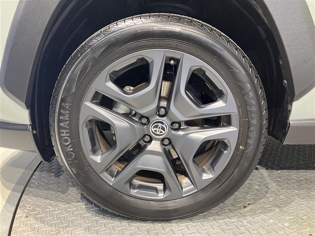 ＲＡＶ４ ハイブリッドアドベンチャー　ＬＥＤヘッドライト　エアバッグ　ＡＢＳ　衝突軽減システム　クルーズコントロール　アルミホイール　横滑り防止　ワンオ－ナ－　キーレス　メモリーナビ　スマートキー　４ＷＤ　ナビ　オートエアコン　リアカメラ（8枚目）