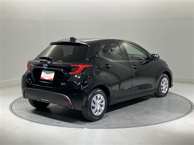 ヤリス ハイブリッドG LEDライト フルセグTV サイドエアバッグ スマートキ Bモニター ETC車載器 横滑り防止装置 クルコン パワステ キーフリー オートエアコン ABS Wエアバック TV パワーウィンドウ(4枚目)