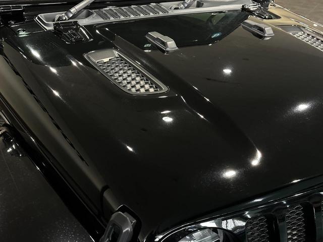 ジープ・ラングラーアンリミテッド サハラ　ワンオーナー車輌　レザーシート　シートヒーター・シートベンチレーション　純正１８インチホイール　８．４インチＵ－ＣＯＮＮＥＣＴナビ　アップルカープレイ　ＡＬＰＩＮＥオーディオ　　ステアリングヒーター（39枚目）