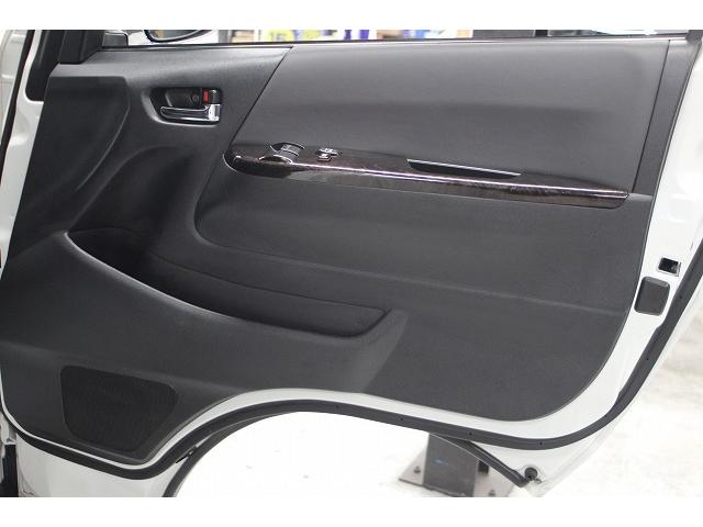 スーパーGL ダークプライム 両側電動スライドx黒革調シ-トカバ-xESSEXスポイラ-xESSEX17AWx2インチロ-ダウンxLEDヘッドxLEDフォグxスマ-トキ-xナビTVxフリップダウンモニタ-xバックカメラxETC(29枚目)