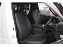 ハーフレザーシート装備です!画像は運転席です。別途追加費用で、お好みの社外シートカバーも取付施工承ります!