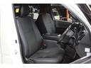 ハーフレザーシート装備です!画像は運転席です。別途追加費用で、お好みの社外シートカバーも取付施工承ります!