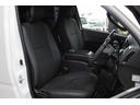 ハーフレザーシート装備です!画像は運転席です。別途追加費用で、お好みの社外シートカバーも取付施工承ります!