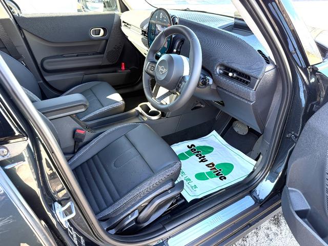 ＭＩＮＩ クーパーＣ　クラシック・トリム　純正ナビ　Ａｐｐｌｅ　Ｃａｒ　Ｐｌａｙ　Ｂｌｕｅｔｏｏｔｈ接続　バックカメラ　ＥＴＣ　純正前後ドライブレコーダー　ハーフレザーシート　シートヒーター　ステアリングヒーター　ＨＵＤ　ワイヤレスチャージ（9枚目）