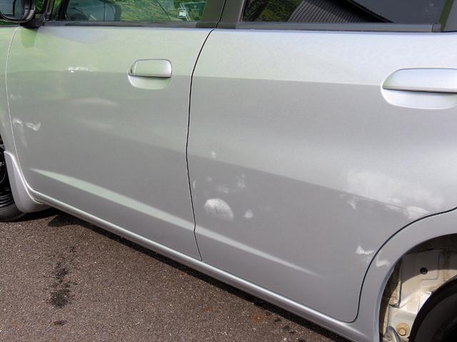 フィット G スマートセレクション 禁煙車 ユーザー買取車 車検9年8月 ギャザーズSDナビ ワンセグTV スマートキー ビルドインETC 純正フロアマット ドアバイザー ミラーウインカー ヘッドライトレベライザー(8枚目)